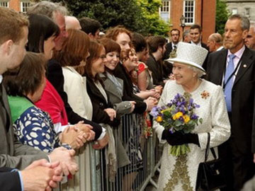 Chuyến thăm lịch sử của Nữ hoàng Elizabeth II