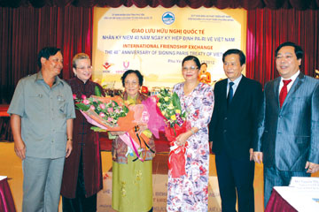 Pa-ri ngày ấy, lẩy Kiều sang Xuân