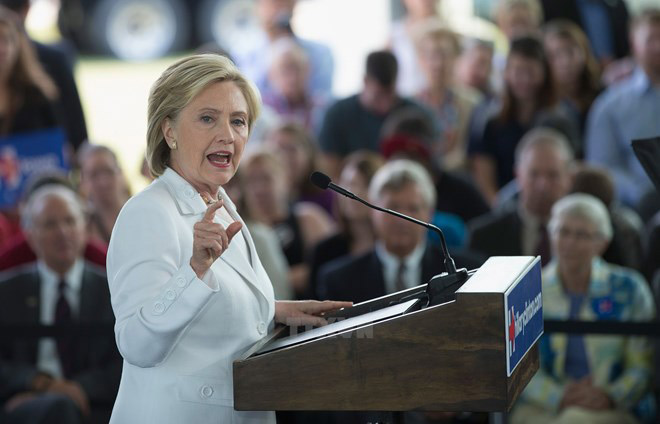 FBI chất vấn bà Hillary Clinton về việc sử dụng các email cá nhân