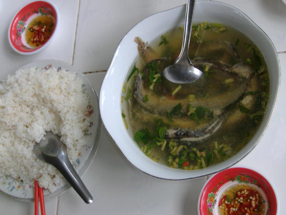 Cá nhét nấu ngót lá gừng