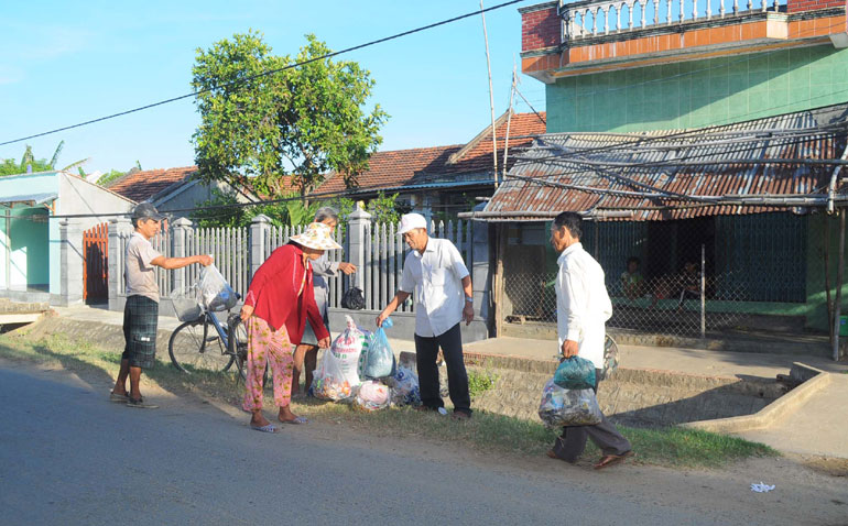 Nhân rộng mô hình thu gom rác thải nông thôn 