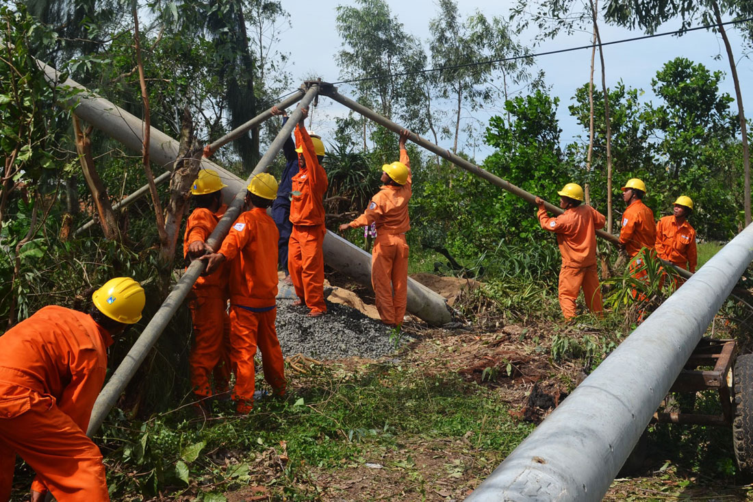 Đông Hòa dồn sức khắc phục hậu quả của cơn bão số 12