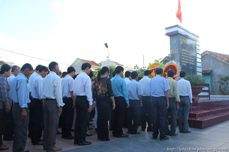T26 và hai ngôi mộ tập thể