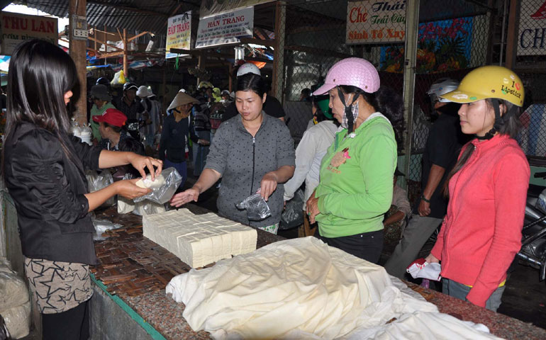 Sôi động thị trường thực phẩm chay mùa lễ Phật đản