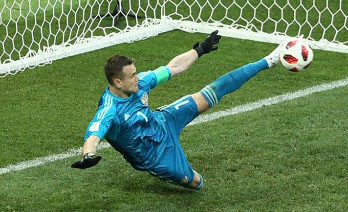 “Bàn tay thánh - cái chân thần” của Akinfeev