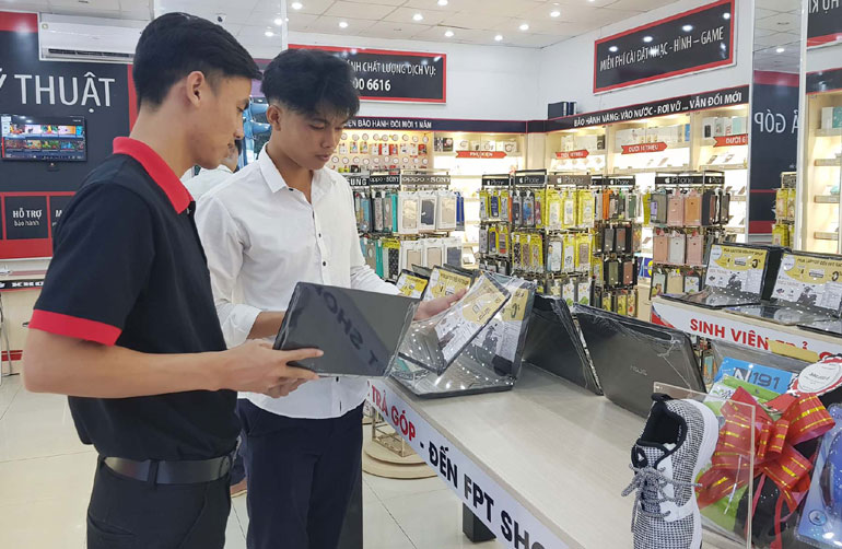 Rộn ràng khuyến mãi phục vụ năm học mới