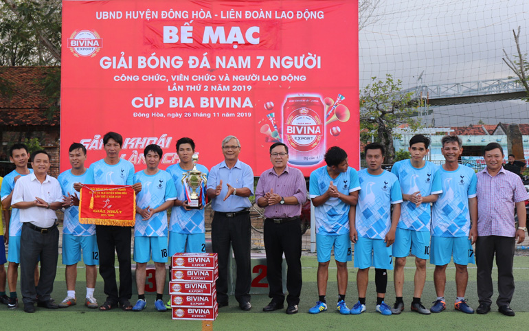 Xã Hòa Hiệp Nam đoạt cúp vô địch 