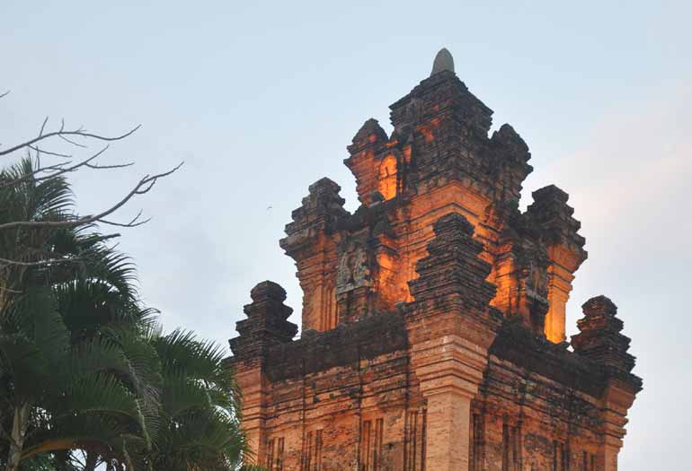 Nồng nàn - núi Nhạn - Nguyên tiêu – thơ THIÊN THU