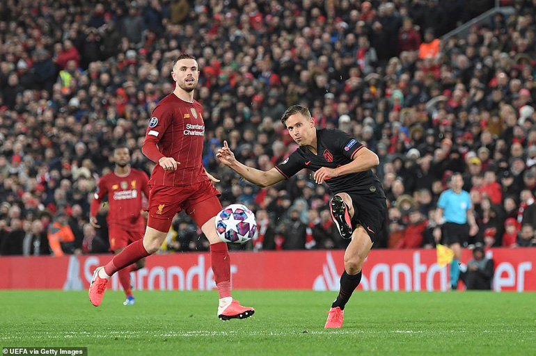 Liverpool thành cựu vương sau thất bại tại thánh địa Anfield