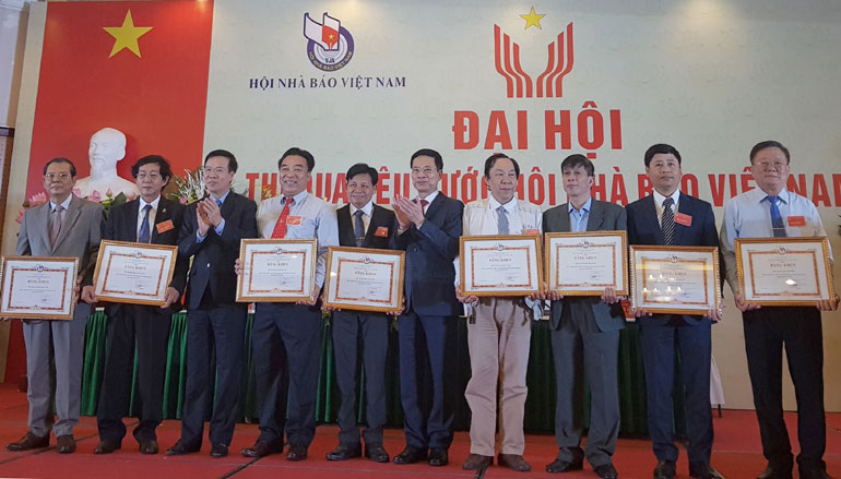 Khen thưởng 22 tập thể và 17 cá nhân tiêu biểu 