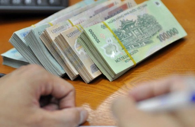 Yêu cầu ngân hàng phong tỏa tài khoản của doanh nghiệp nợ thuế
