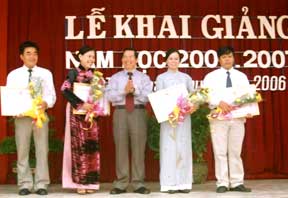 060927-khai-giang.jpg