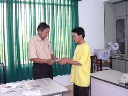 061103-anh-binh-trao.jpg