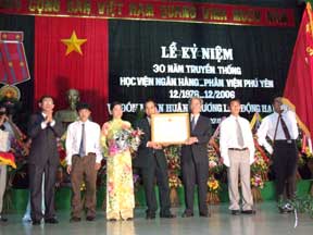 061122-hoc-vien-NH.jpg