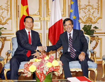 071002--TT--TTg-Phap-Fillon.jpg