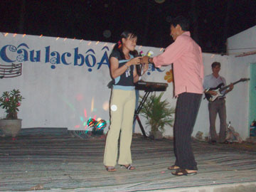 071012-thanh-nien.jpg