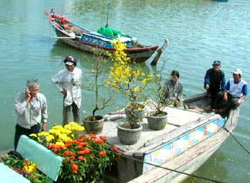 080206-thuyen-hoa.jpg