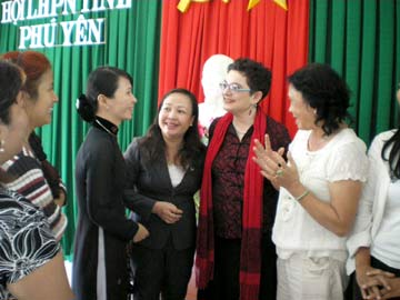 080307-clb-nudoanh-nhan.jpg