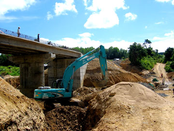 Cau-Hoa-Binh-080708.jpg