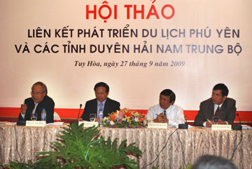 chu-tri-hoi-thao090928.jpg