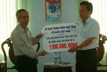 trao-tien.091110.jpg