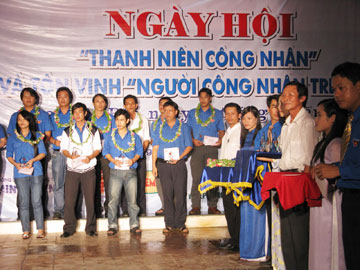 NGAY-HOI.100115.jpg