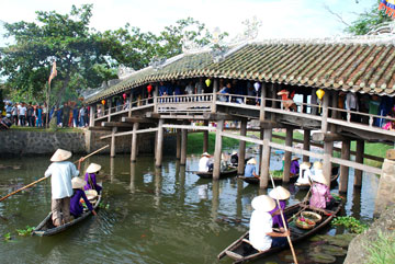 Festival-Hue-3-100609.jpg