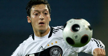 ozil100615.jpg