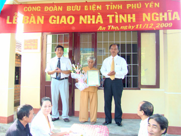 hinh-trao-nha100806.jpg