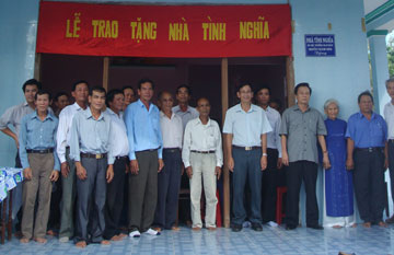 trao-nha-tinh-nghia-111021.jpg