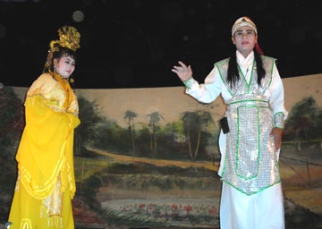 hat-cai-luong-1110903.jpg