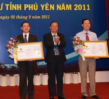 hoi-nghi110903.jpg