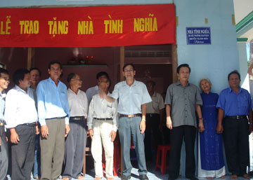 nha-tinh-nghia120101.jpg