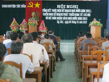 hoi-nghi120104.jpg