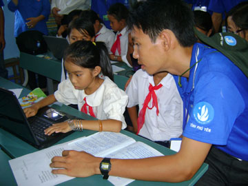 tinh-nguyen120104.jpg