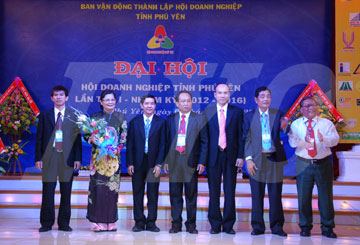 10-Ban-thuong-truc-Hoi.jpg