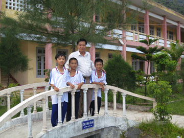 thay-anh120502.jpg