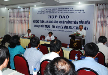 hop-bao120601.jpg