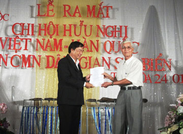 huu-nghi130125.jpg