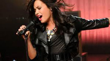 demi130428.jpg