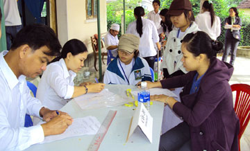 can-bo-chuyen-trach130503.jpg