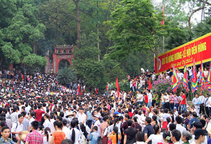 Le-hoi-Den-Hung140403.jpg