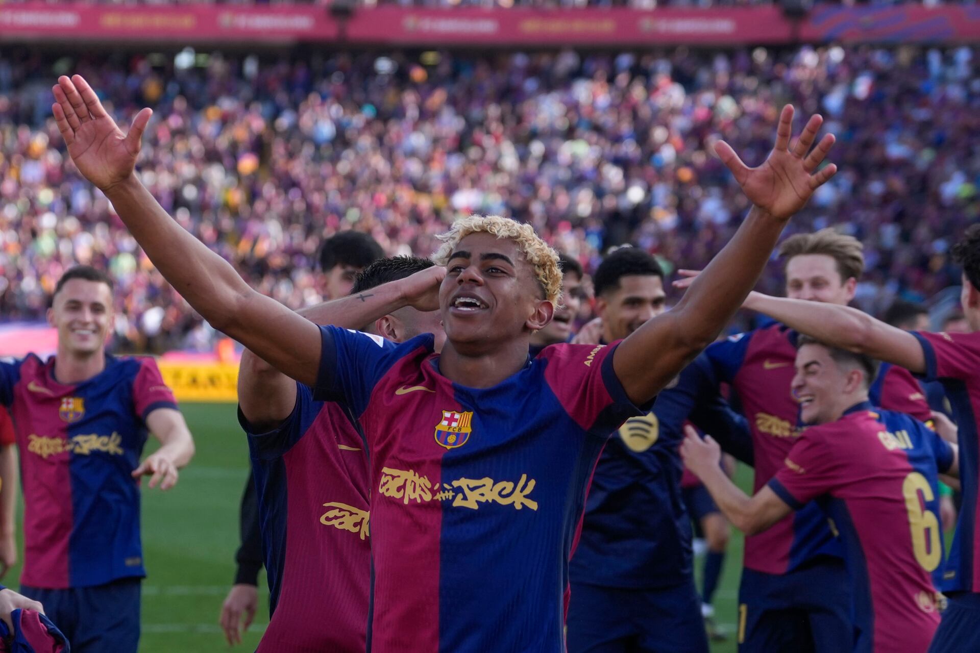 BARCA VÔ ĐỊCH LA LIGA: Bắt đầu đế chế “Dream team 3.0”