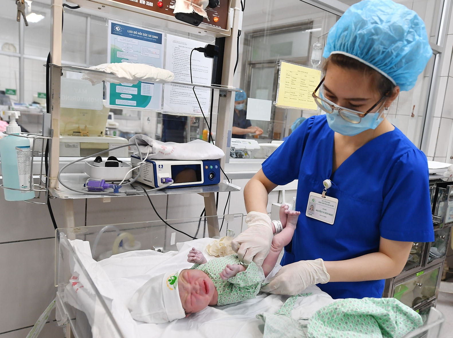 Tăng mức sinh, ứng phó già hóa dân số