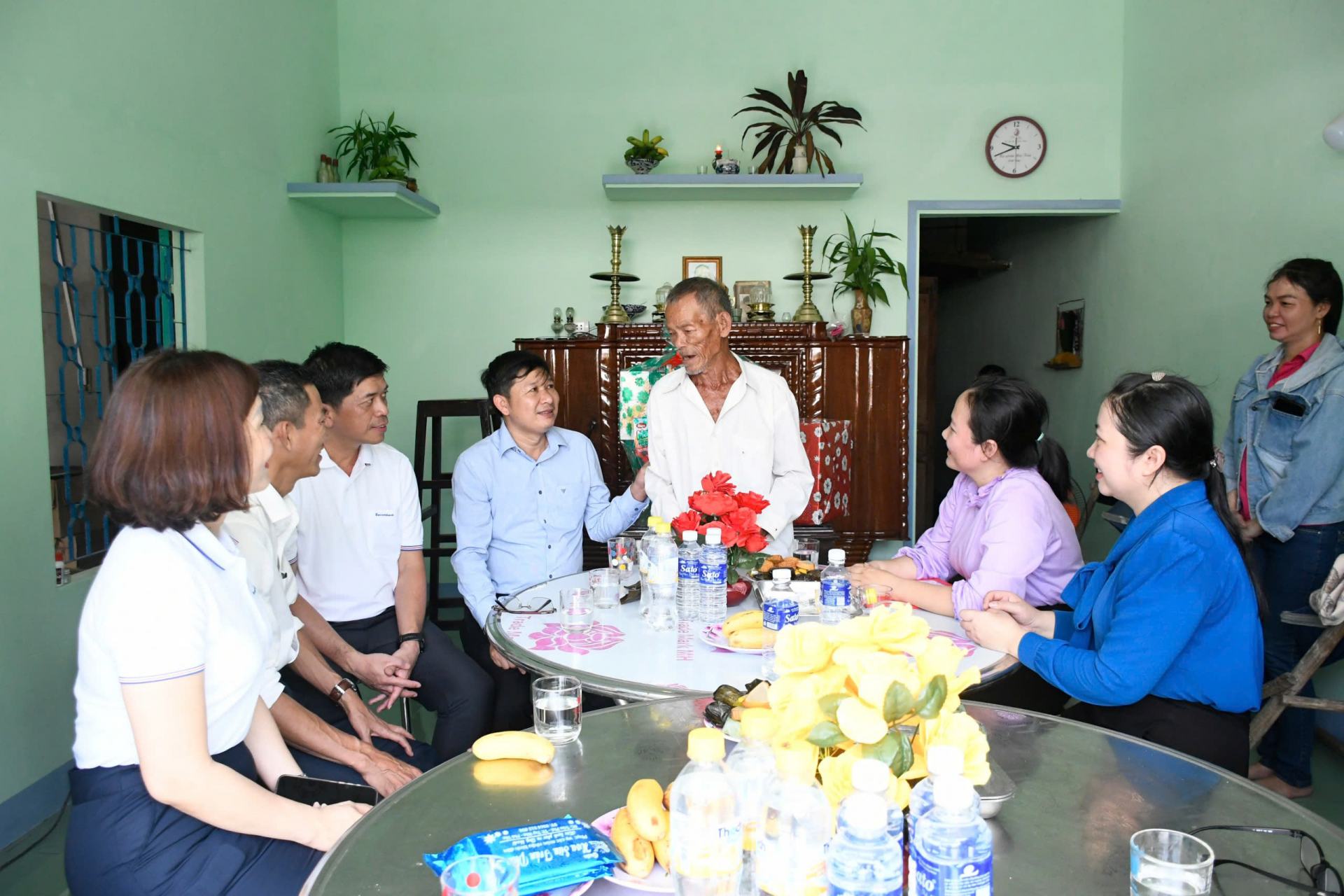 Ngân hàng chung tay hỗ trợ xóa nhà tạm, nhà dột nát