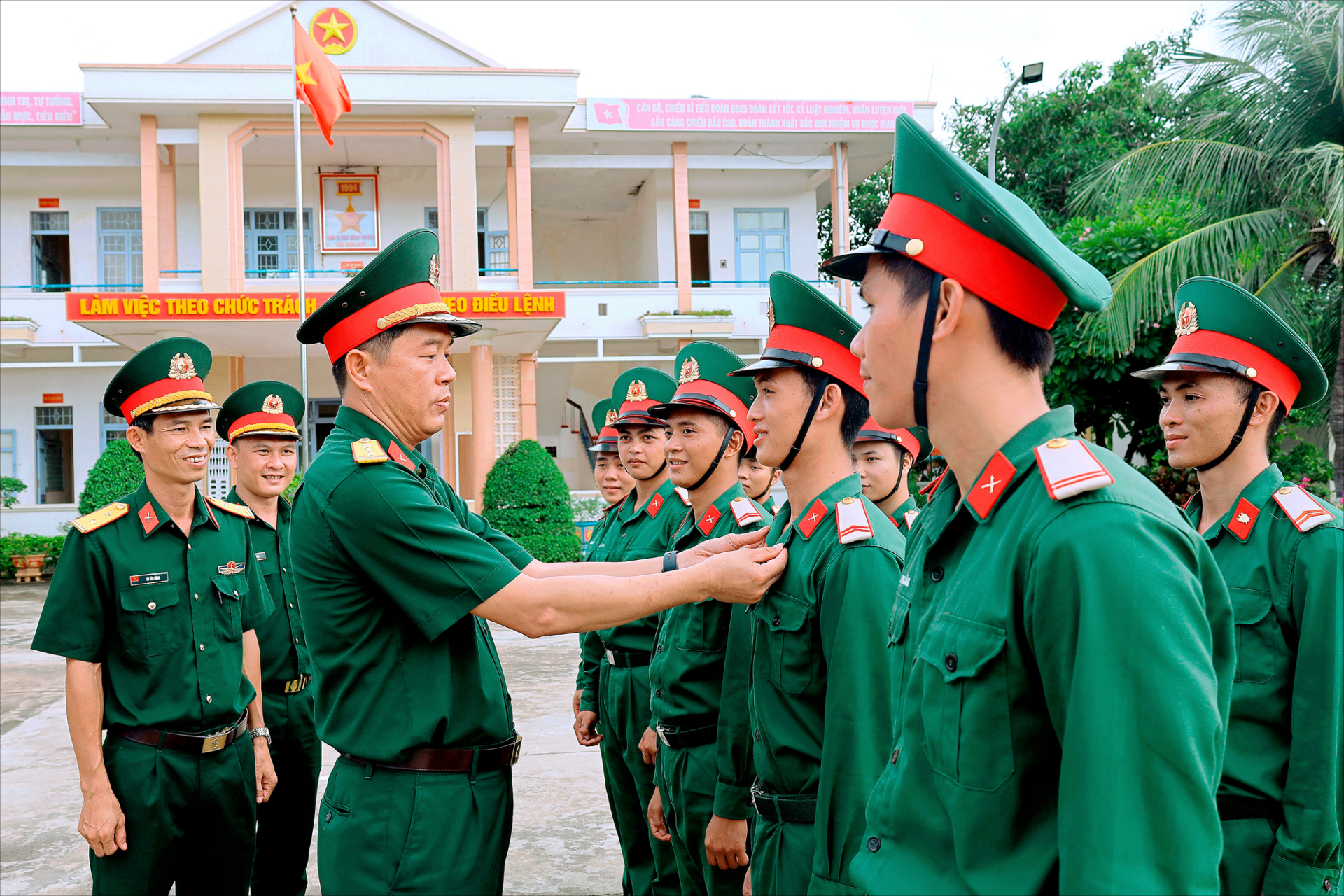 Tự hào truyền thống, viết tiếp chiến công, xứng danh Bộ đội Cụ Hồ 