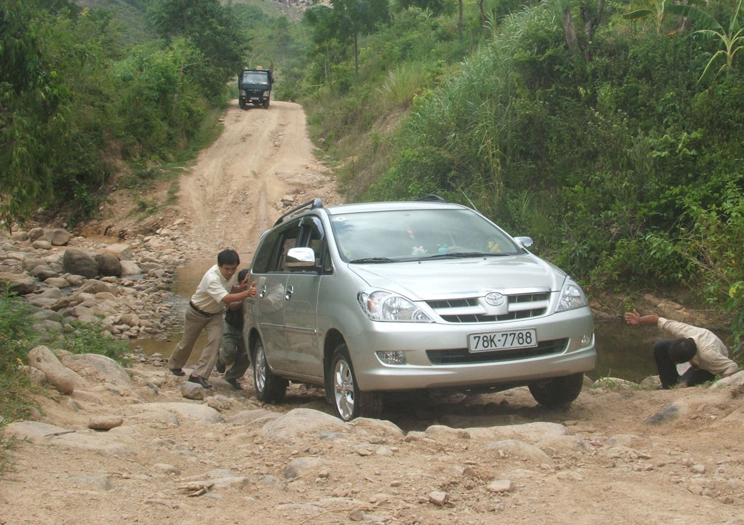 Thuở ấy lên núi, xuống biển