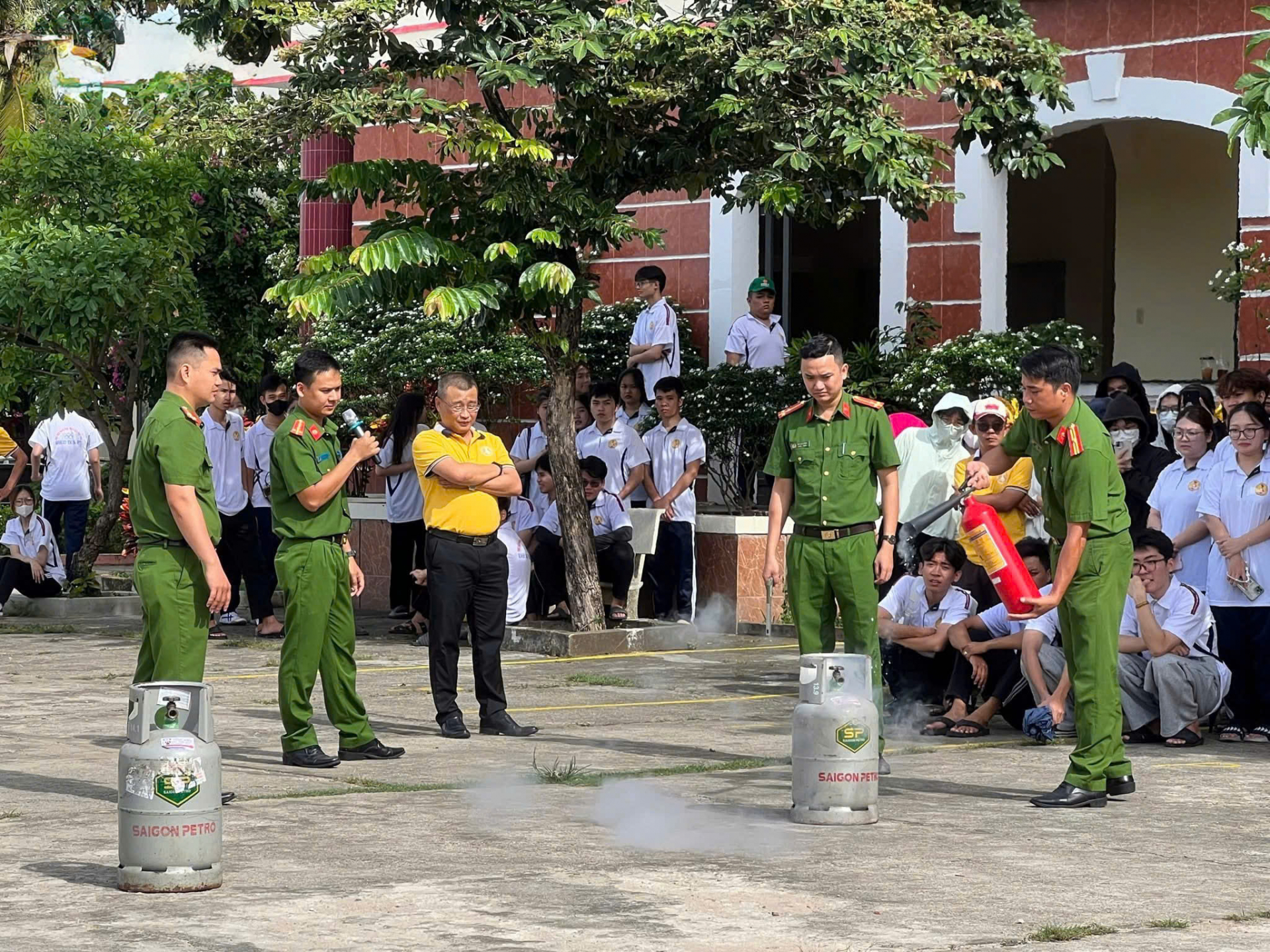 Trang bị kỹ năng phòng cháy chữa cháy trong nhà trường