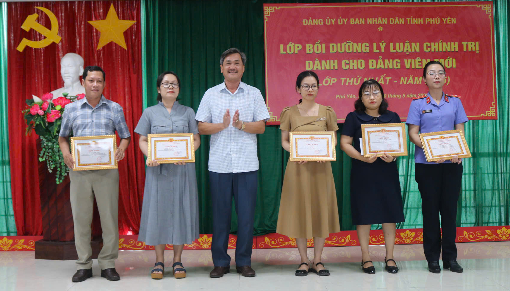 53 đảng viên mới hoàn thành chương trình bồi dưỡng lý luận chính trị