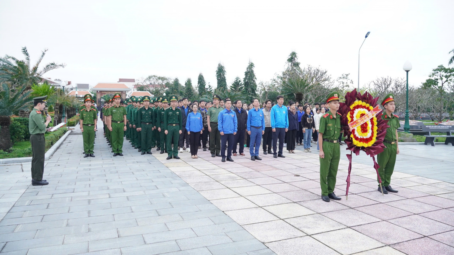 Hơn 300 đoàn viên, thanh niên tu tảo Nghĩa trang Liệt sĩ tỉnh